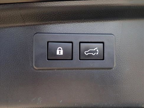 Used 2020 Subaru Outback Premium image 9