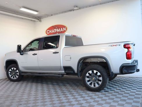 Used 2022 Chevrolet Silverado 2500 Custom image 3
