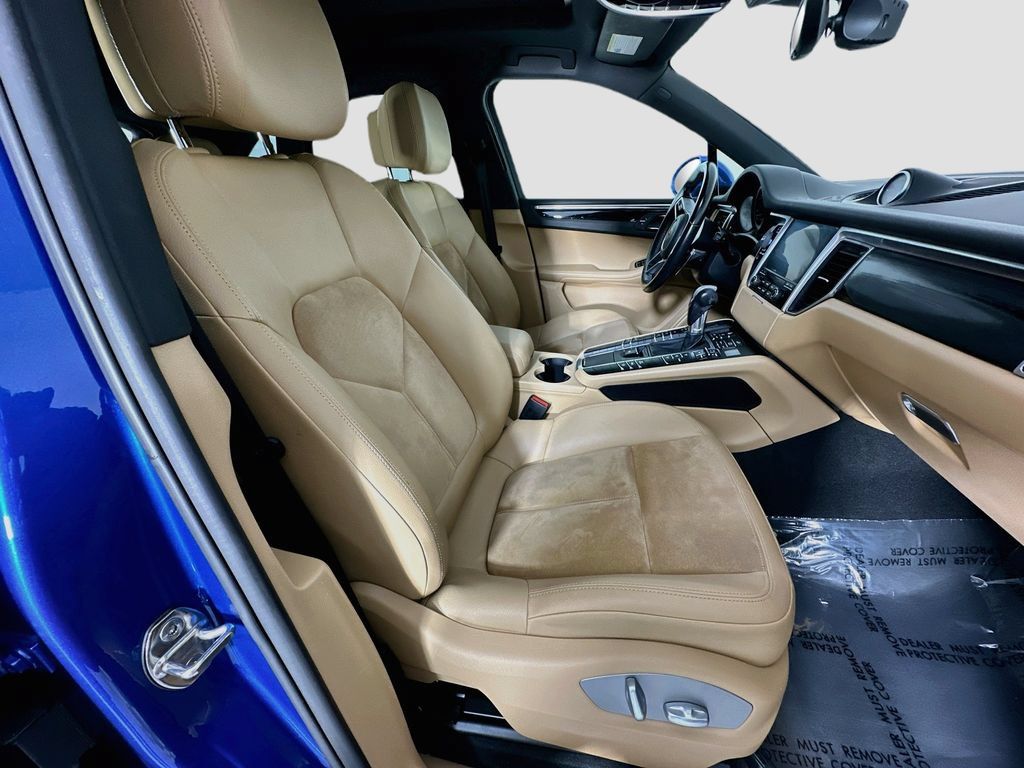 Used 2018 Porsche Macan AWD/4WD image 29