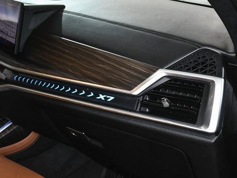 Used 2023 BMW X7 xDrive40i w/ Executive Package image 91