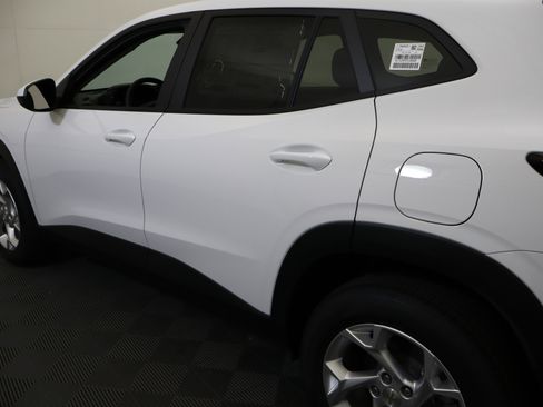 New 2026 Chevrolet Trax LS w/ LS Convenience Package FWD image 11