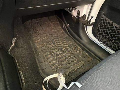 Used 2016 Jeep Wrangler Unlimited Sahara AWD/4WD image 24