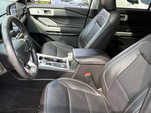 Used 2023 Ford Explorer Limited w/ Limited Technology Package AWD/4WD image 9