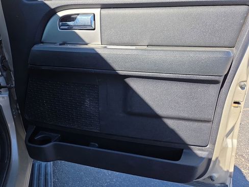 Used 2017 Ford Expedition XLT image 14