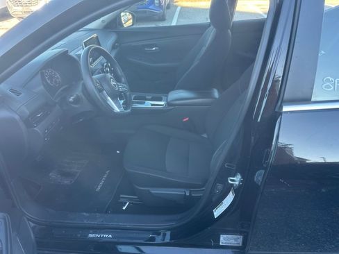 Used 2024 Nissan Sentra SV image 3