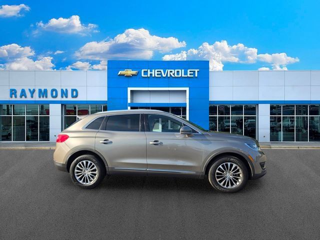 Used 2017 Lincoln MKX Select w/ Select Plus Package AWD/4WD image 2