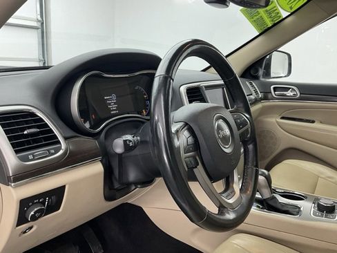 Used 2018 Jeep Grand Cherokee Limited image 17