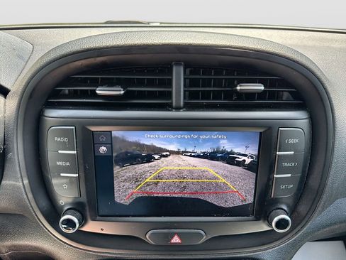 Used 2023 Kia Soul LX w/ LX Technology Package FWD image 24