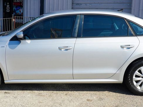 Used 2014 Volkswagen Passat 1.8T S image 3