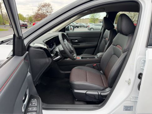 Used 2026 Nissan Kicks SR w/ Cold Weather Package AWD/4WD image 12