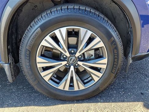 Used 2023 Nissan Rogue SV image 7