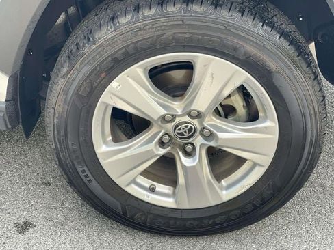 Used 2021 Toyota RAV4 LE image 12
