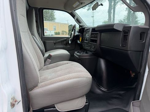 Used 2019 Chevrolet Express 3500 Extended w/ Power Convenience Package RWD image 10