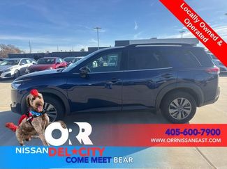 Used 2024 Nissan Pathfinder SV video 2