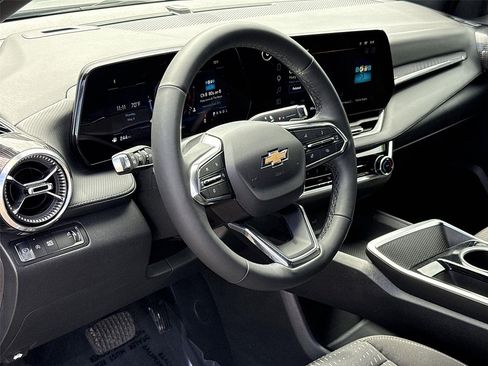 Used 2025 Chevrolet Equinox LT FWD image 9