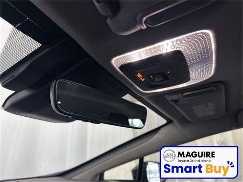 Used 2023 Toyota Prius XLE image 4