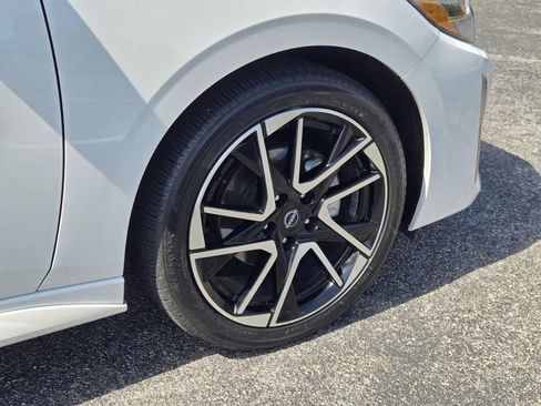 Used 2025 Nissan Sentra SR w/ SR Premium Package FWD image 11