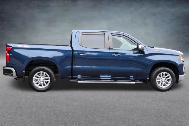 Used 2023 Chevrolet Silverado 1500 LT AWD/4WD image 2