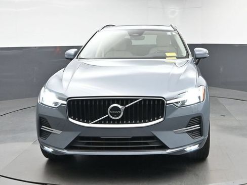 Used 2022 Volvo XC60 B5 Momentum w/ Advanced Package AWD/4WD image 3