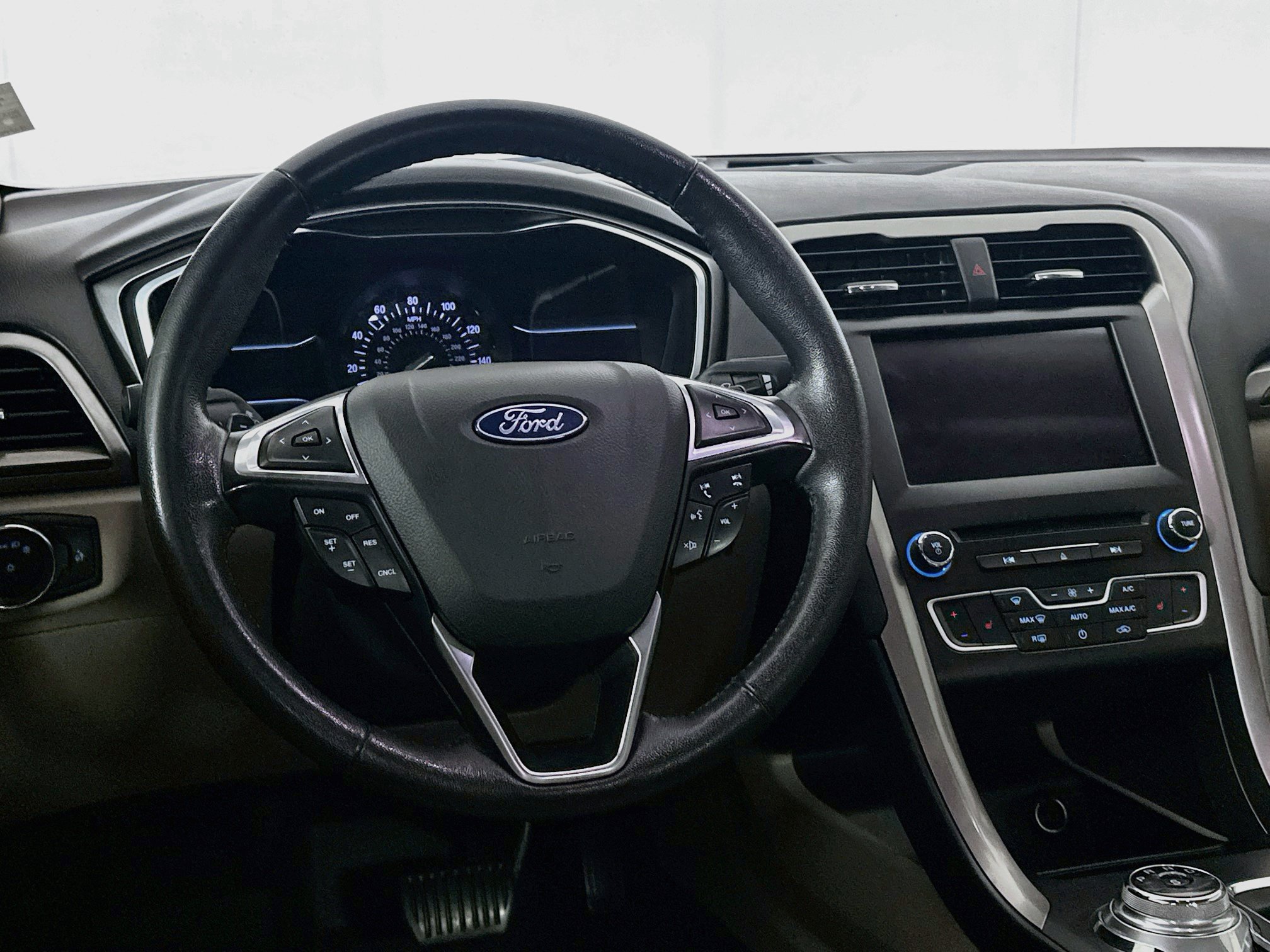 Used 2018 Ford Fusion SE w/ Fusion SE Technology Package FWD image 17