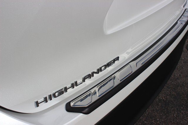 Used 2026 Toyota Highlander XLE AWD/4WD image 3