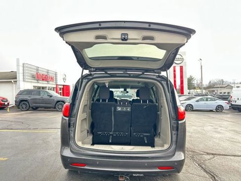 Used 2017 Chrysler Pacifica LX image 7