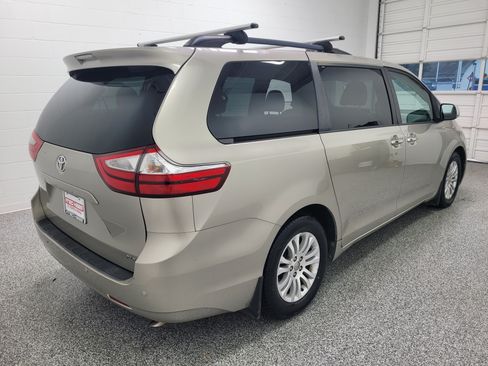 Used 2016 Toyota Sienna XLE w/ XLE Navigation Package FWD image 4