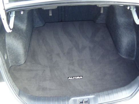 Used 2025 Nissan Altima 2.5 SV FWD image 10