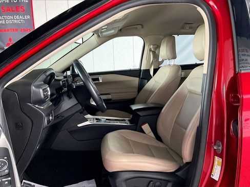 Used 2023 Ford Explorer Limited image 3