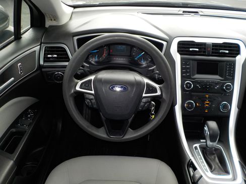 Used 2013 Ford Fusion S FWD image 19
