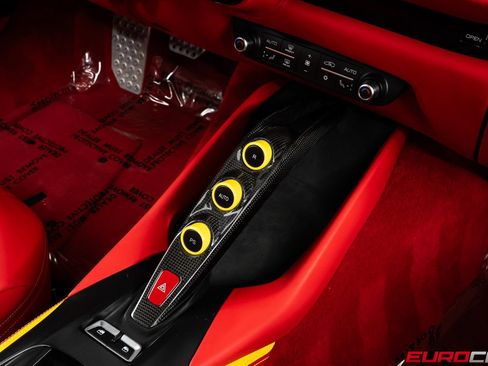 Used 2020 Ferrari 812 Superfast RWD image 38