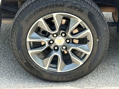 Used 2024 Chevrolet Silverado 1500 LT AWD/4WD image 10