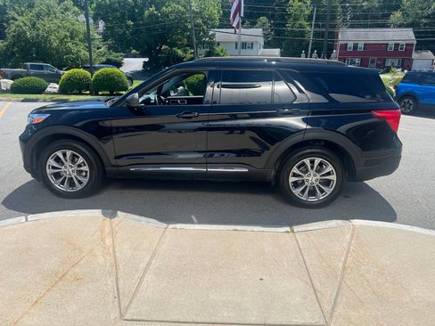 Certified 2023 Ford Explorer XLT w/ Equipment Group 202A AWD/4WD image 4