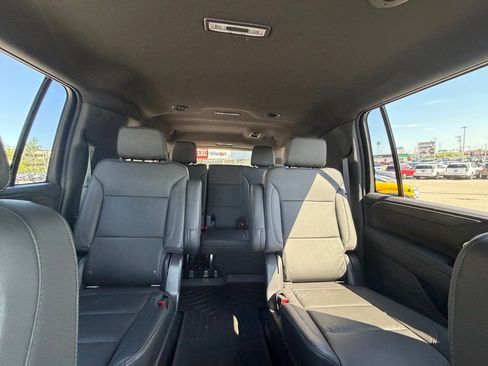 Used 2021 Chevrolet Suburban LT image 19