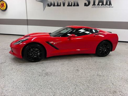Used 2019 Chevrolet Corvette Stingray Coupe w/ 1LT RWD image 2
