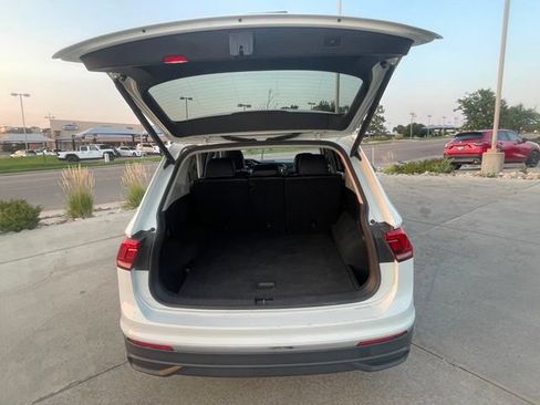 Used 2024 Volkswagen Tiguan SE AWD/4WD image 28