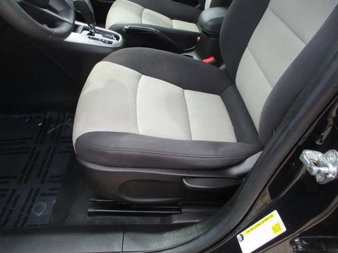 Used 2016 Chevrolet Cruze LS FWD image 11