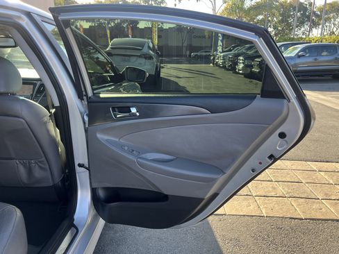 Used 2012 Hyundai Sonata Hybrid w/ Ultimate Pkg image 30