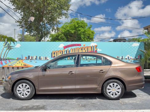 Used 2014 Volkswagen Jetta S image 4