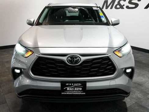Used 2020 Toyota Highlander XLE AWD/4WD image 6