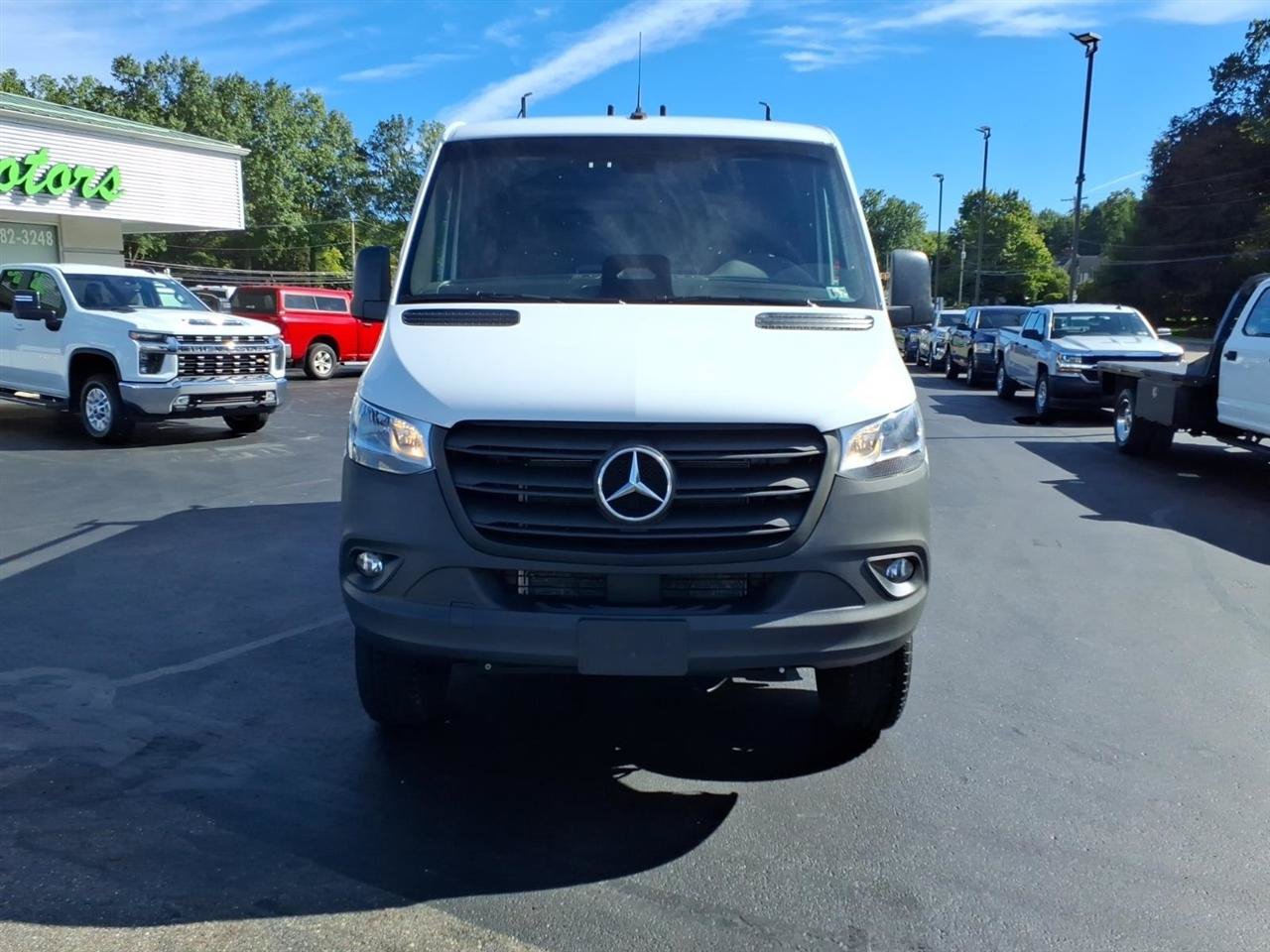 Used 2025 Mercedes-Benz Sprinter 2500 image 2