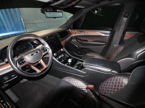 Used 2023 Jeep Grand Cherokee L Summit w/ Advanced Protech Group IV AWD/4WD image 2