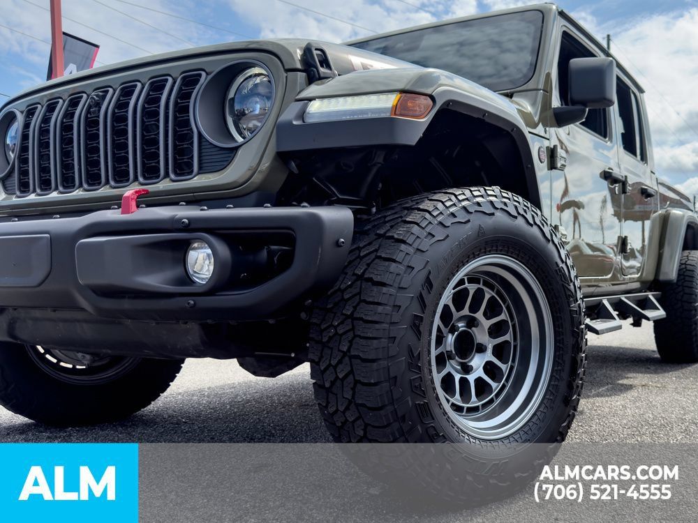 Used 2025 Jeep Gladiator Rubicon AWD/4WD image 32