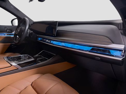 Used 2024 BMW 740i RWD image 31