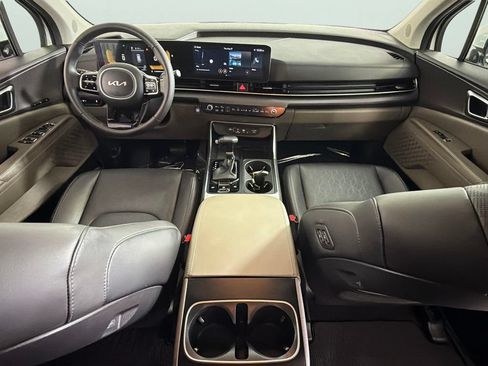 Used 2025 Kia Carnival EX FWD image 36