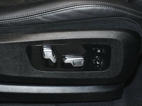 Used 2023 BMW X7 xDrive40i w/ M Sport Package image 84