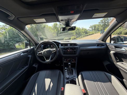Used 2022 Volkswagen Tiguan SE R-Line AWD/4WD image 10