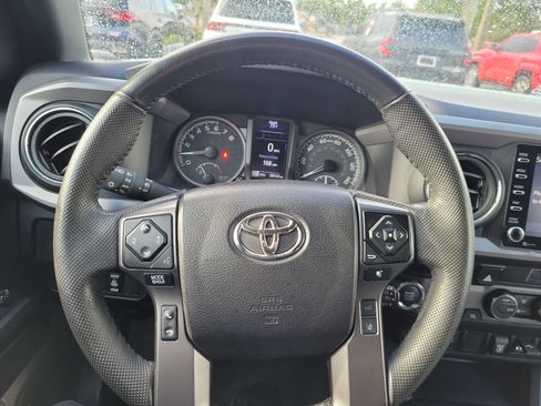 Used 2022 Toyota Tacoma TRD Off-Road AWD/4WD image 23