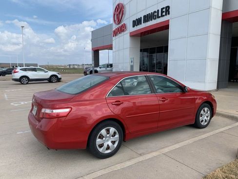 Used 2009 Toyota Camry LE FWD image 3