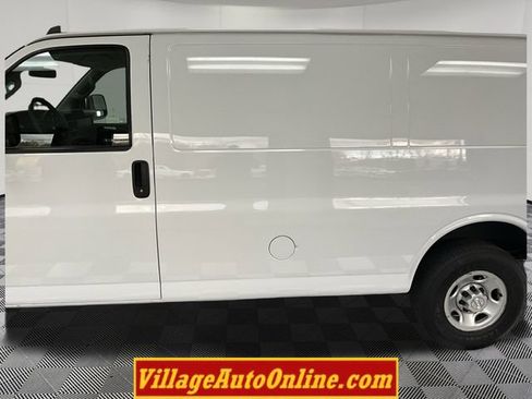 Used 2019 Chevrolet Express 2500 w/ Driver Convenience Package RWD image 8